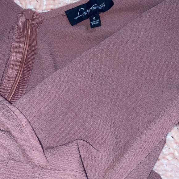 Deep coral open shoulder and v-cut romper. - Picture 6 of 6